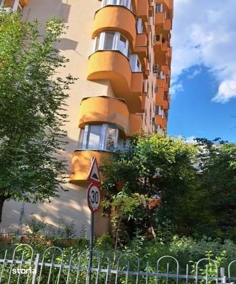 Apartament cu 3 camere decomandat în Nerva Traian