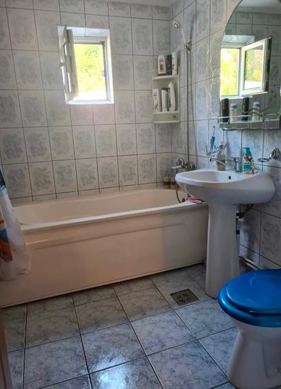 Apartament cu 3 camere decomandat, mobilat în Central