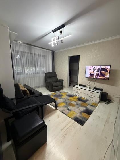 Apartament cu 2 camere nedecomandat, mobilat în Malu Roșu