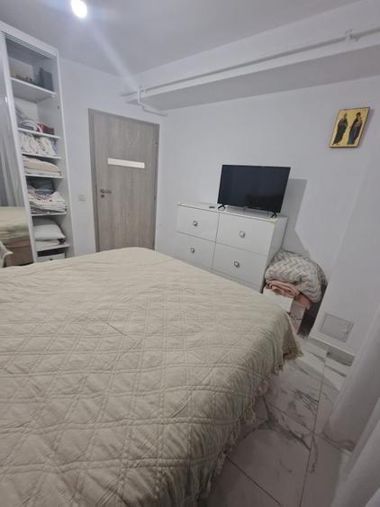 Apartament cu 3 camere semidecomandat, mobilat în Păcurari