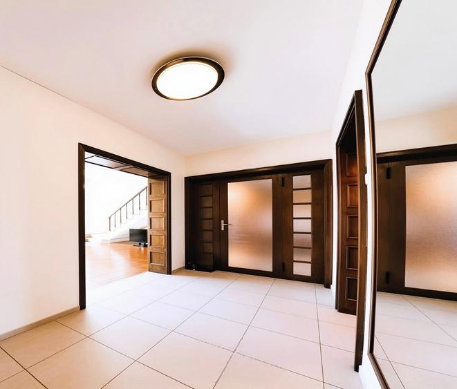 APARTAMENT DE TIP DUPLEX CU GARAJ SI 2 BOXE IN IMOBIL COCHET AFLAT IN COTROCENI - 2
