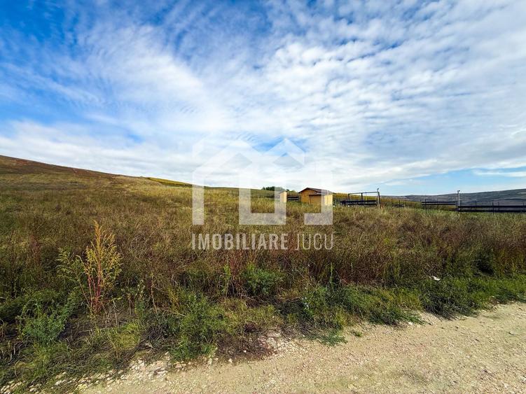Teren Construcții intravilan de 1200 mp, în Gădălin
