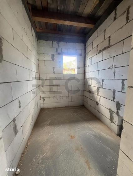 Casă cu 4 camere cu Teren 487 Mp în Sântandrei