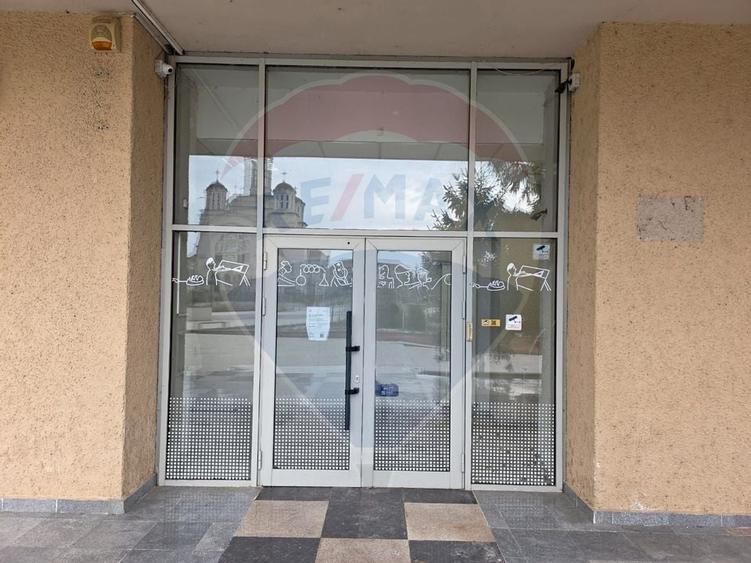 Spatiu comercial de inchiriat in zona centrala a mun Onesti - 7