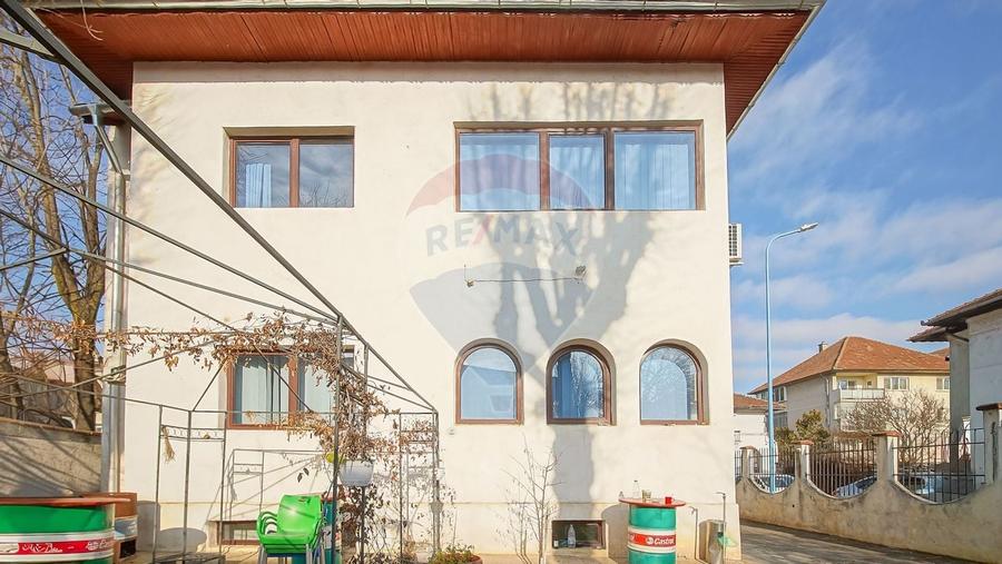 Vilă - DE INCHIRIAT - pentru diverse businessuri - 1