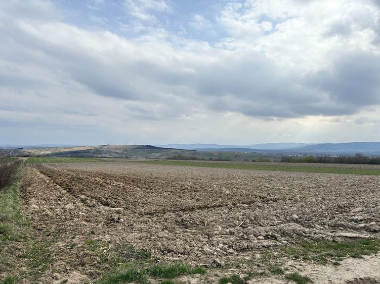 De vanzare doua parcele de teren zona Huciul Lanului , drumul spre Botnareni - 2