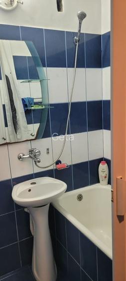 Vand apartament cu 2 camere