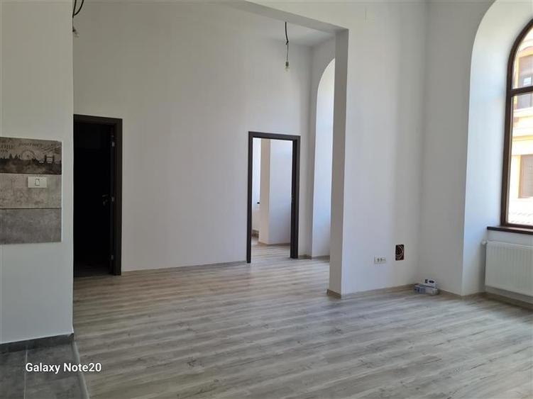 ocazie .VINDEM APARTAMENT IN ZONA ISTORICA CU BALCON STRADA - 5