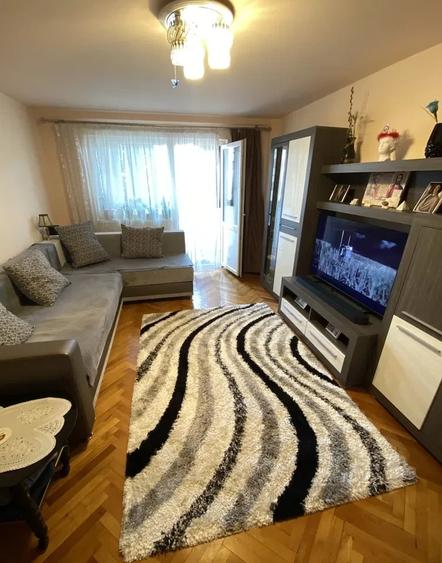 Apartament cu 3 camere în Cetate