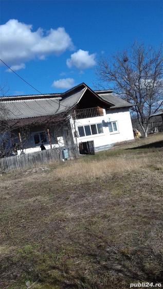 Vind ca?a la curte 3 camere,construita in anul2000 - 2