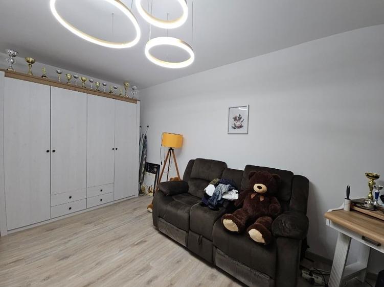 TINERETULUI MAXIM 7 MINUTE METROU - 9