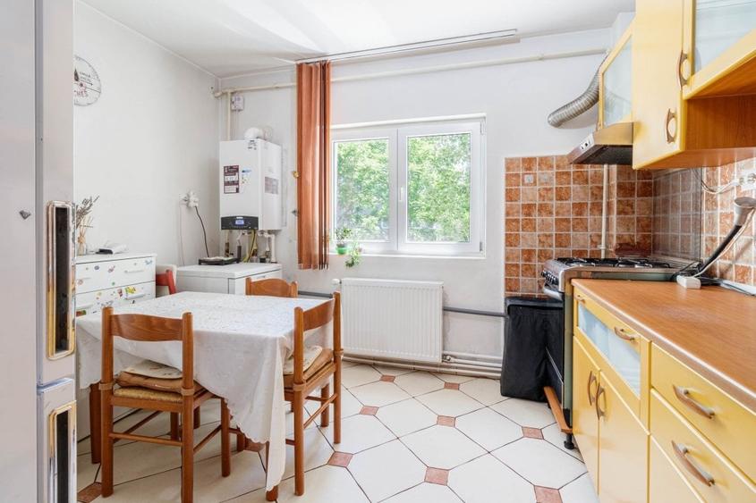 Apartament spatios, cu centrala - langa Mall Vitan - 1