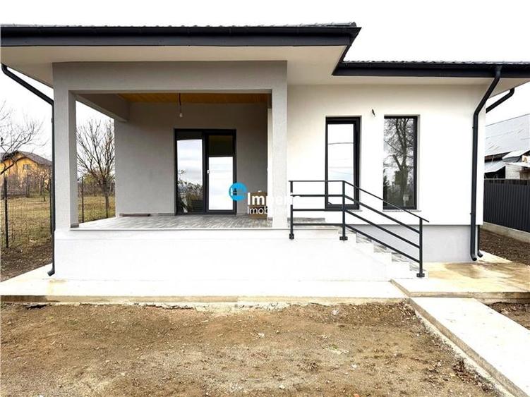 Vila de Vis Casa Ciurbesti  3 Camere, 500 mp Teren, Liniste si Confort! - 1