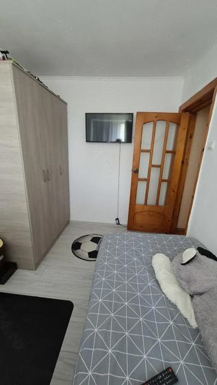 Apartament cu 3 camere decomandat în Micro 5