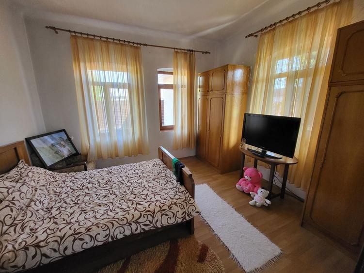 Casa de vanzare in comuna Strejesti de Sus - 2