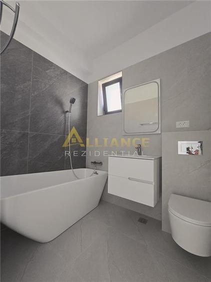 Casa individuala - 4 camere - panouri solare - gaz- curent - 5 min de STV - pod - 7