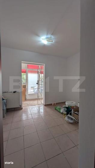 Spatiu comercial cu 2 Intrari Stradale, 70 mp, zona Micro 11 - 8