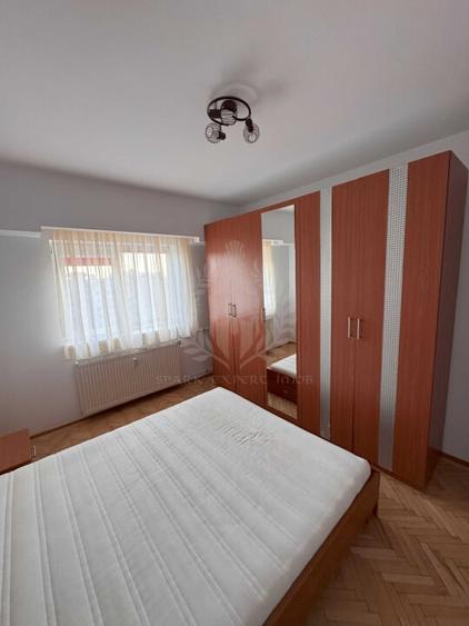 //3 CAMERE// ULTRACENTRAL//GALERIILE COMERCIALE// - 3