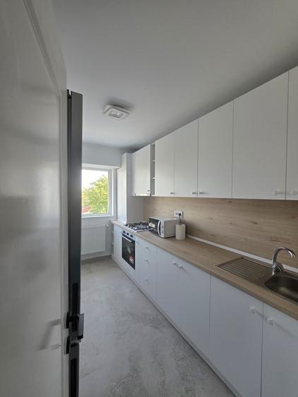 Apartament cu 3 camere semidecomandat în Gorjului