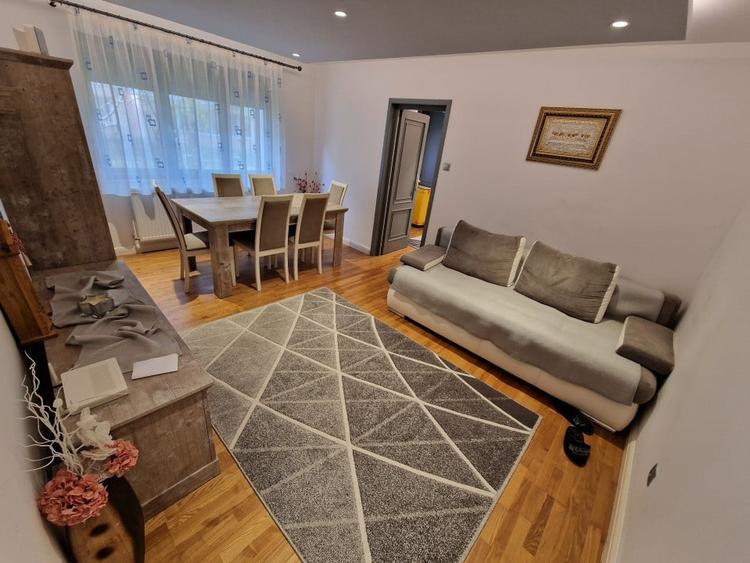 Apartament cu 2 camere semidecomandat, mobilat în Central