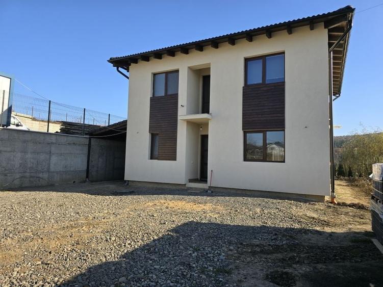 Casa  4 camere,2 bai,136 mp, 550 mp teren zona Corunca - 1