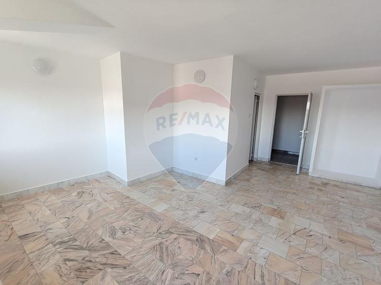 DE ÎNCHIRIAT – Spațiu comercial generos P+2 în zonă Centrală - 9