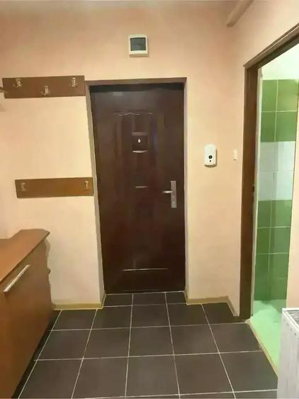 vand Garsoniera . - 10