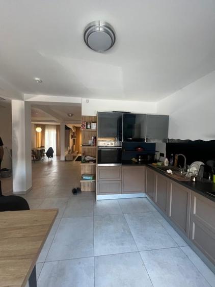 Casa mijloc triplex mobilată - 4