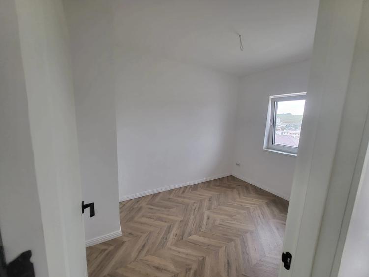 Apartament cu 2 camere semidecomandat în Vișani