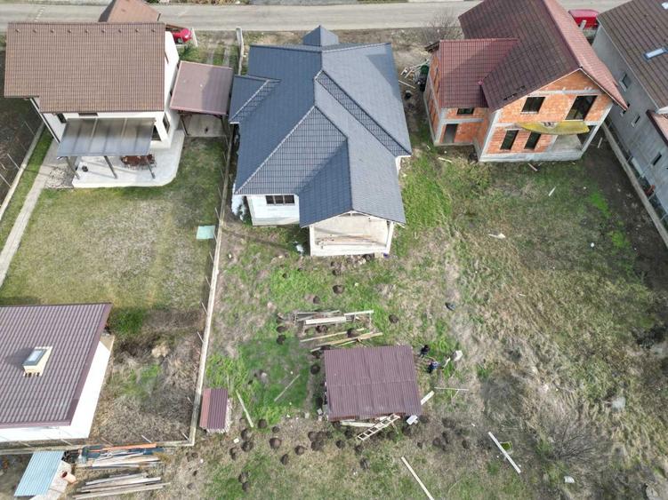 Casa la rosu in Livada, teren 600 mp - 1