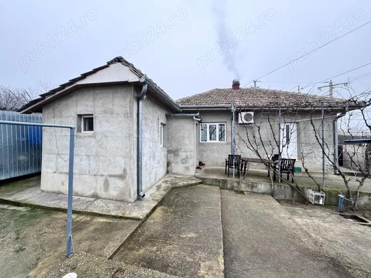 Casă cu 2 camere cu Teren 540 Mp în Fetești-Gară
