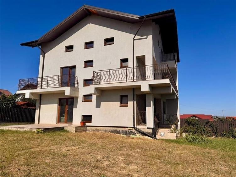 Duplex spatios, 5 drumuri, fundac, Miroslava - 1