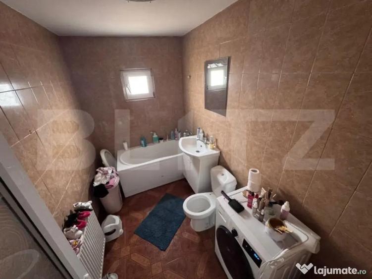 Apartament de vanzare, cu 2 camere, 49 mp, zona Micro 11 - 6