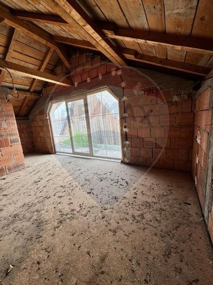 Casa / Vila cu 6 camere de vanzare - 2