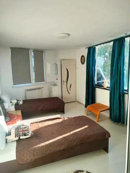 Inchiriez camera in vila curte spatioasa - 6