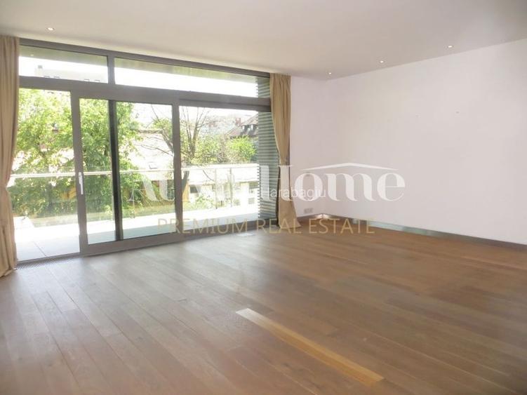 Superb apartament cu 4 camere, finisaje Lux, 2 terase, parcare, paza