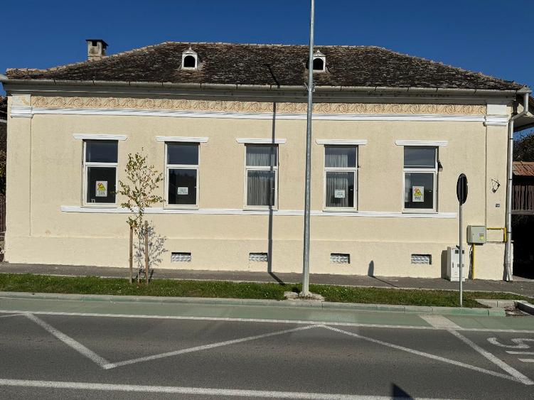 Casă de vânzare de 171 mp + teren 689 mp  în total 860 mp în Aiud, județul Alba - 1