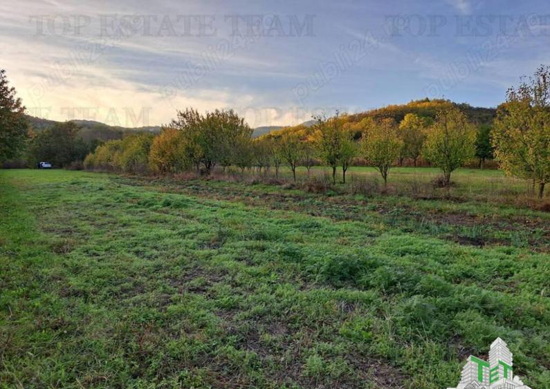 Teren de 1815 mp, în Măneciu