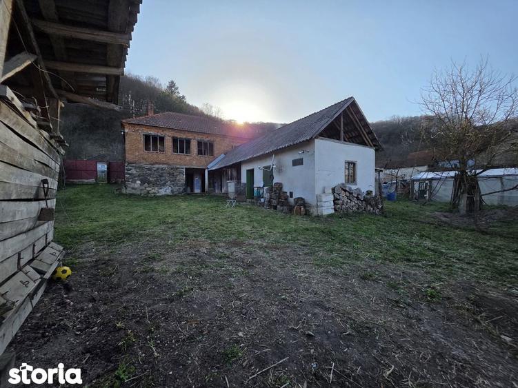 Pre? mic! Casa solida + teren generos 1887 mp ideal renovare - 1