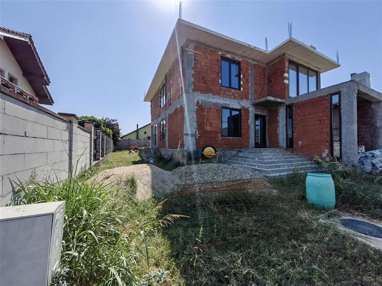 Casa NOUA cu 6 camere in Fantanele - 2