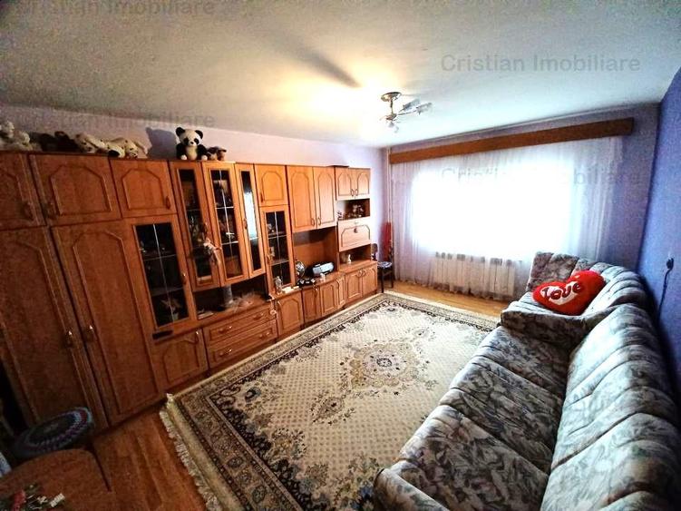 70mp  ETAJ 2 apart 3 cam conf 1 decomandat  Buzaului - 1