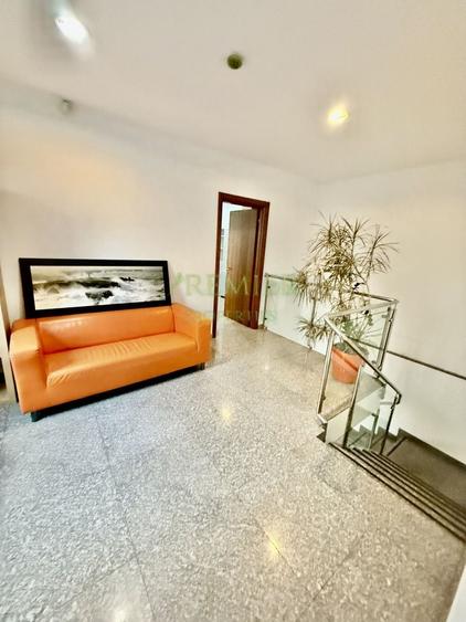 Casă de vânzare  pretabilă pentru clinica, cabinet medical, birouri - 1