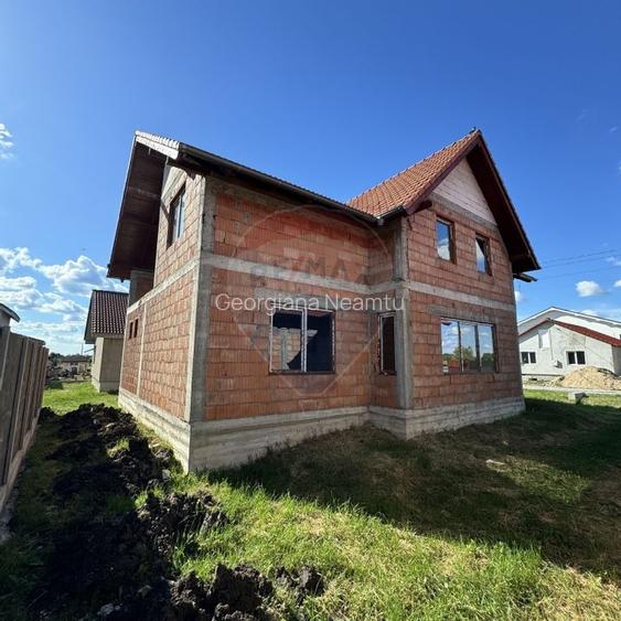 Casa cu 6 camere la rosu, intabulata in Zimandu Nou de vanzare Casa cu 6 camere la rosu, intabulata in Zimandu Nou de vanzare
