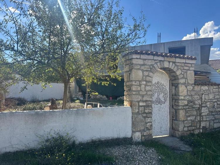 2 Mai - la 4 minute de plaja - pensiune 8 camere, finalizata 60% - 4