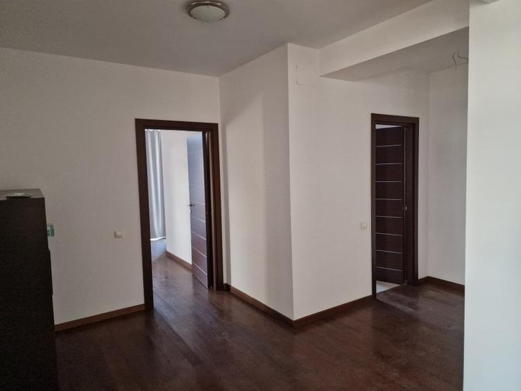 De inchiriat BIROU/CABINET/ap. spatios, 2 cam, 100m2 (8.5Eur/mp) , loc parcare - 5