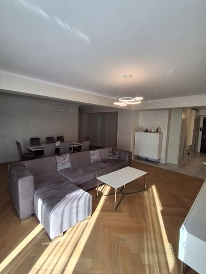 APARTAMENT DEOSEBIT DECEBAL(SPAȚIOS,DRESSING,2 BALCOANE,LOC DE PARCARE) - 1