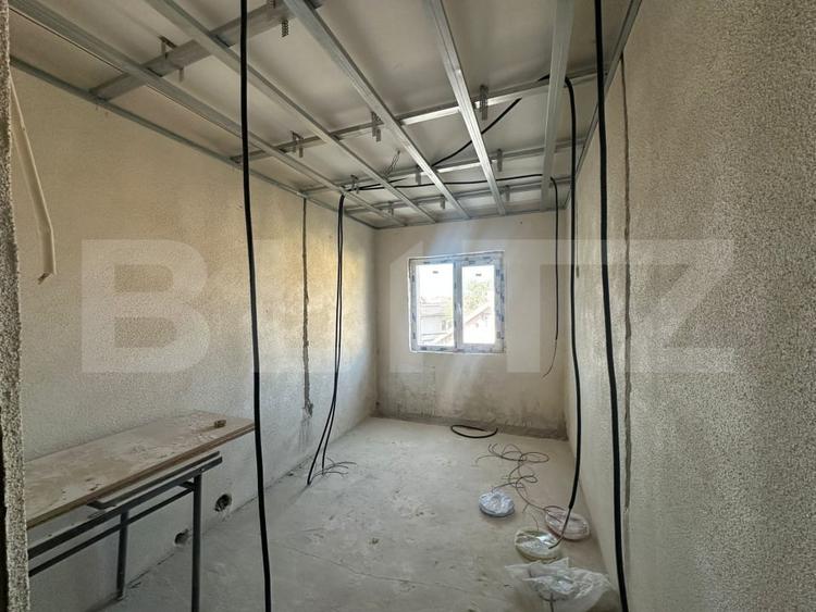 Apartament 3 camere, decomangdat, zona 8 Mai - 3