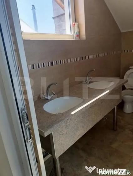 Casă cu 5 camere cu Teren 100 Mp în Central