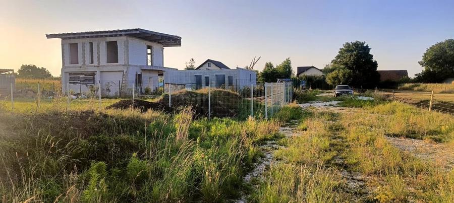 Lot pentru casa in zona foarte linistita si usor accesibila - 2