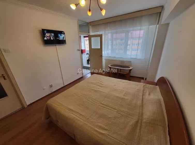 Garsoniera decomandata, etaj 2, centrala proprie. Zona Racadau